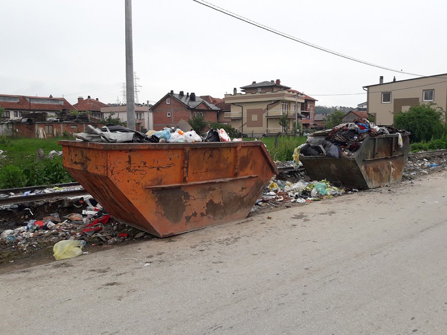  Komuna e Podujevës fajëson qytetarët për mbeturinat nëpër qytet