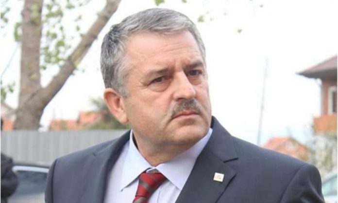  Kryeministri Albin Kurti shkarkon Ministrin Agim Veliu