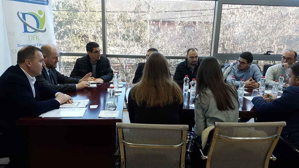  Ambasada Amerikane interesohet për punën e shoqërisë civile në Podujevë