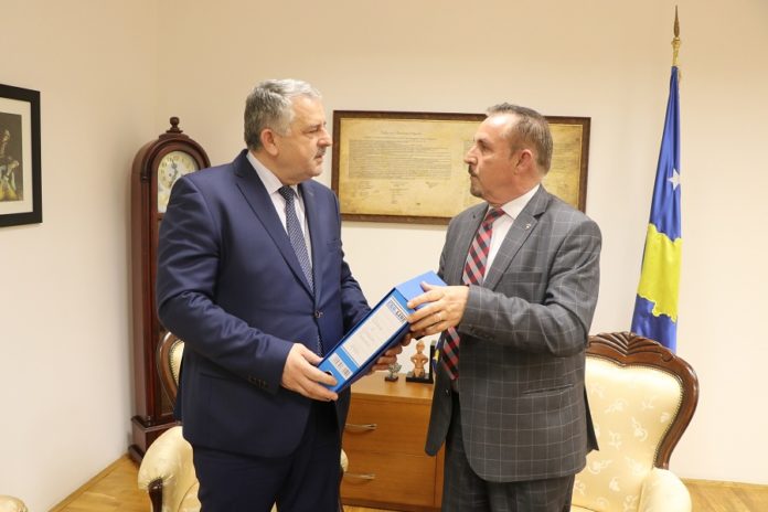  Agim Veliu pranon detyrën e Ministrit të Punëve të Brendshme
