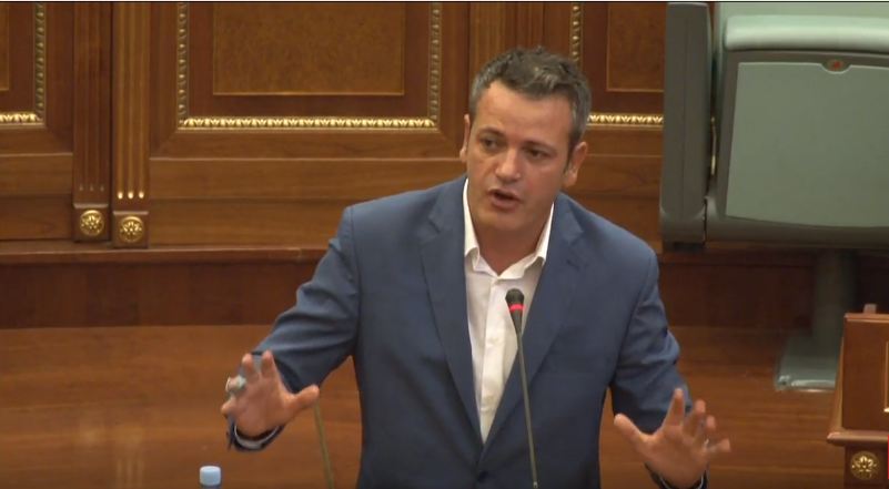  Arben Gashi: Grupi Parlamentar i LDK e mbështet mocionin, Vjosa Osmani dhe disa deputetë kanë mendim ndryshe