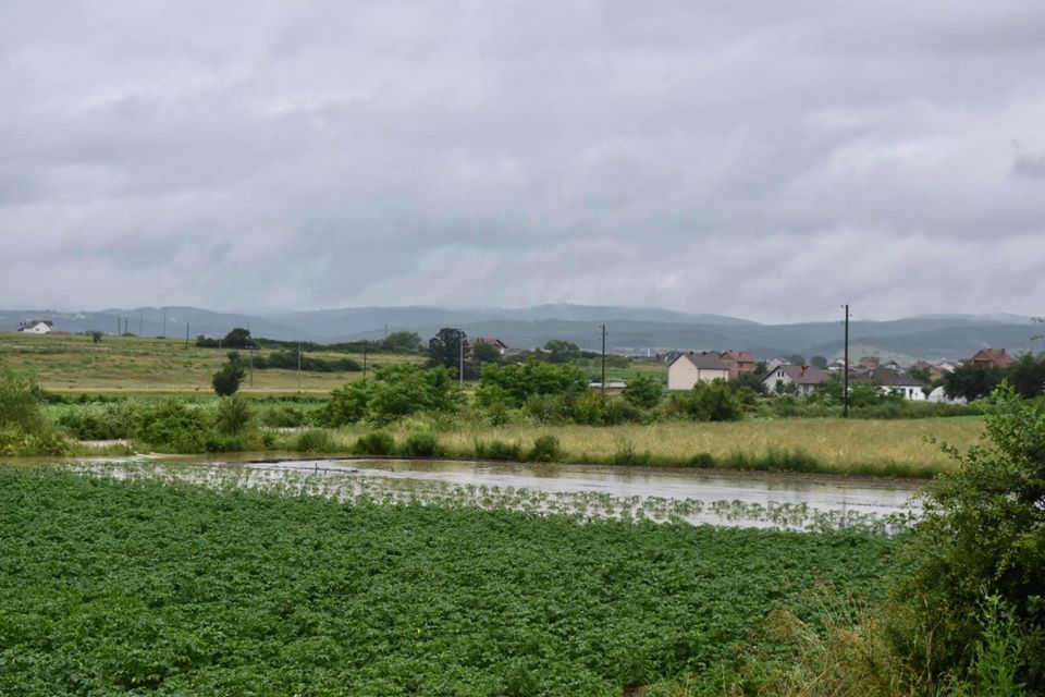  Reshjet e mbrëmshme u shkaktuan dëme të mëdha bujqve të Podujevës