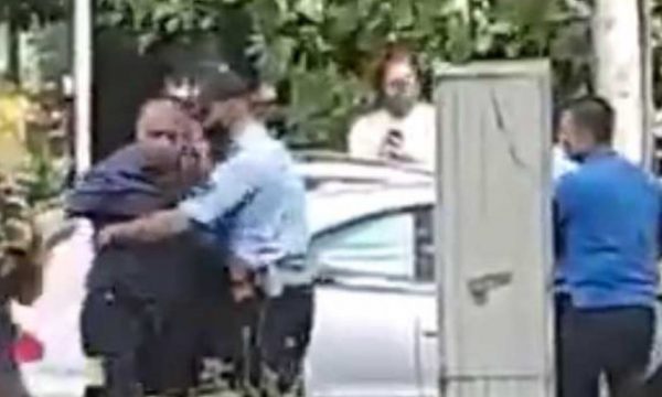  Sigurimi i Ministrit të Brendshëm sulmon shefin e policisë (Video)