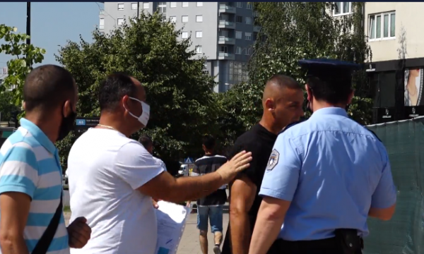  Policia ua kujton qytetarëve se vendosja e maskave është e obliguar