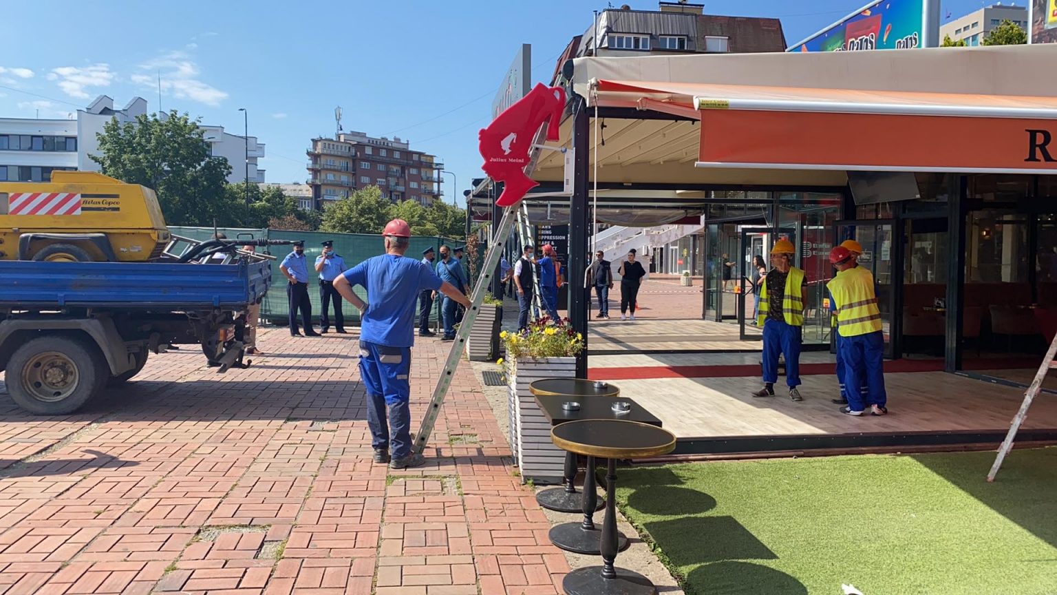  Largohen terasat e kafiterive, shkak përhapja e koronavirusit