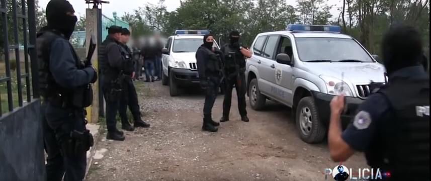  Në këtë fshat të Podujevës, Policia zbuloi fabrikë të përpunimit të kanabisit