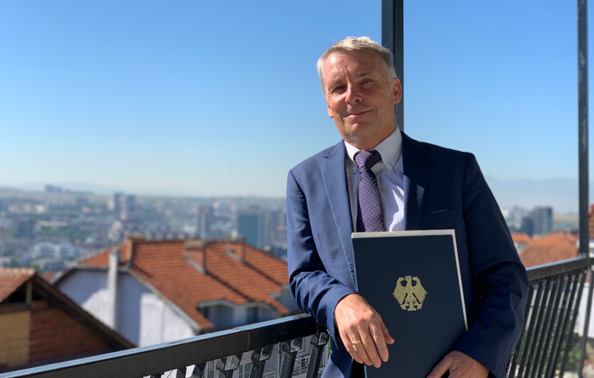  Ambasadori gjerman e përkrah kthimin e të zhvendosurve në Kosovë
