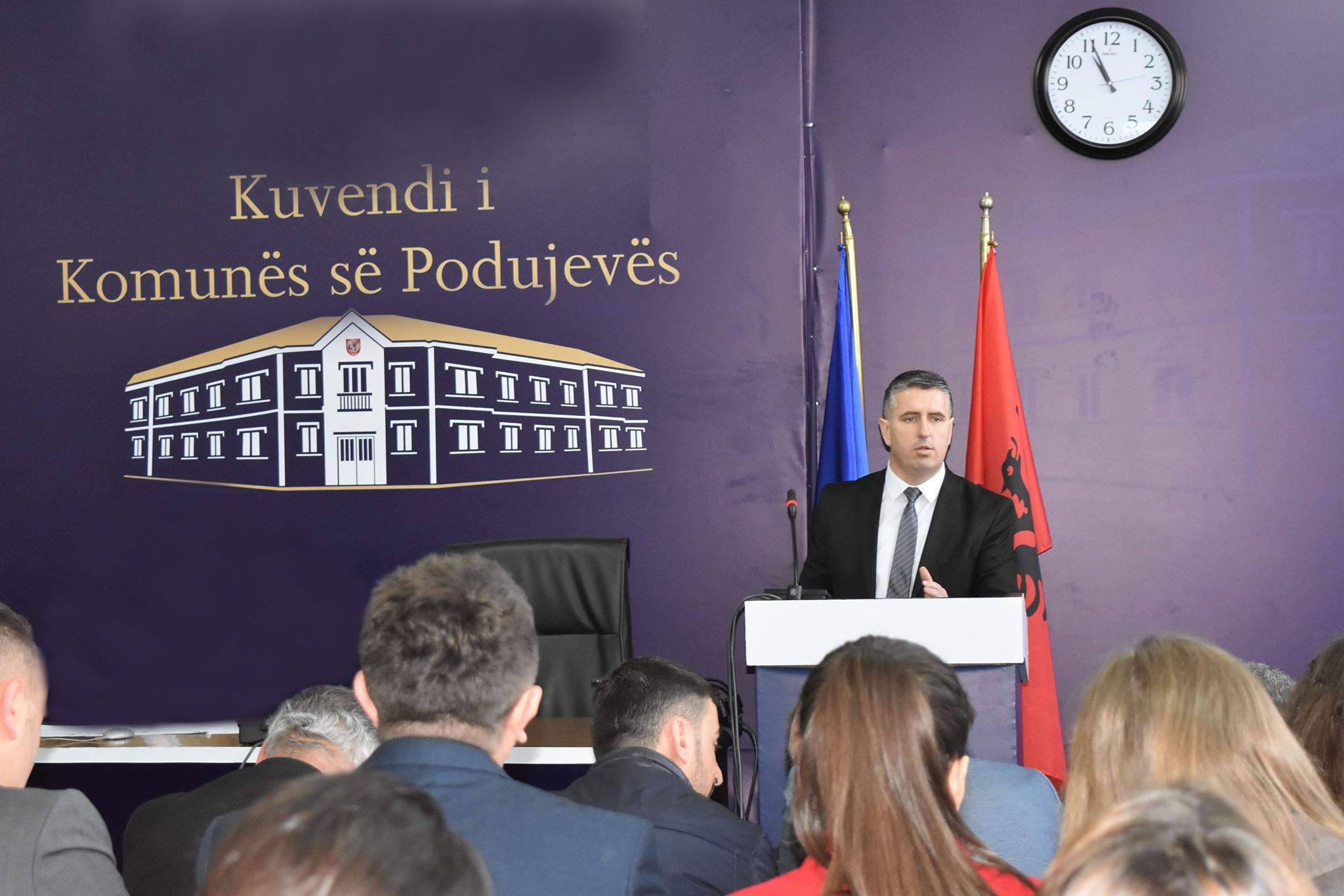  Avni Fetahu: Në Komunën e Podujevës po zhvillohet vetëm një industri, ajo e korrupsionit