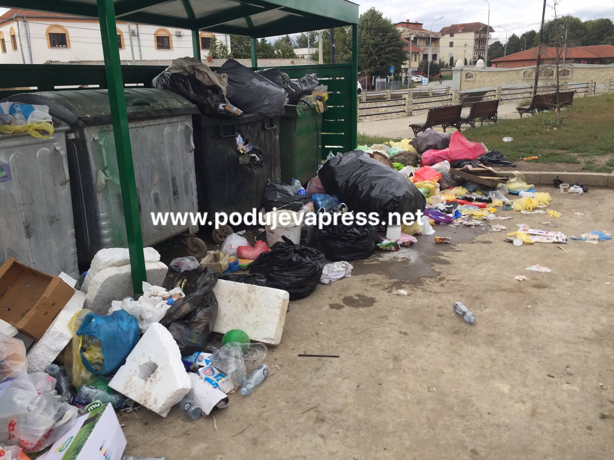  Menaxhim i keq apo qytetar të pandërgjegjshëm?! Mbeturinat e vërshojnë Podujevën