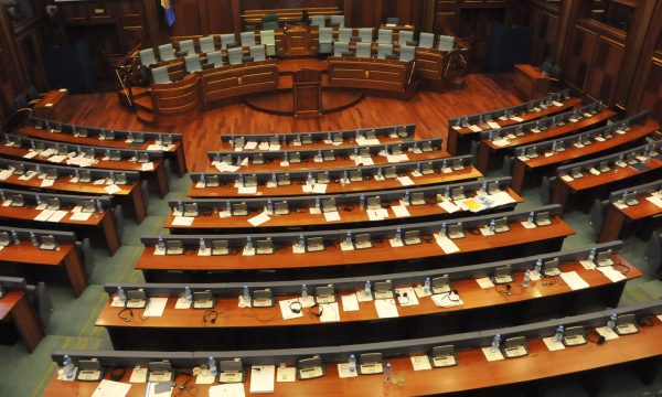  “Krijohen” 120 vende të reja të punës në Kuvend, deputetët bëhen me nga një “këshilltar” që paguhen mbi 600 euro