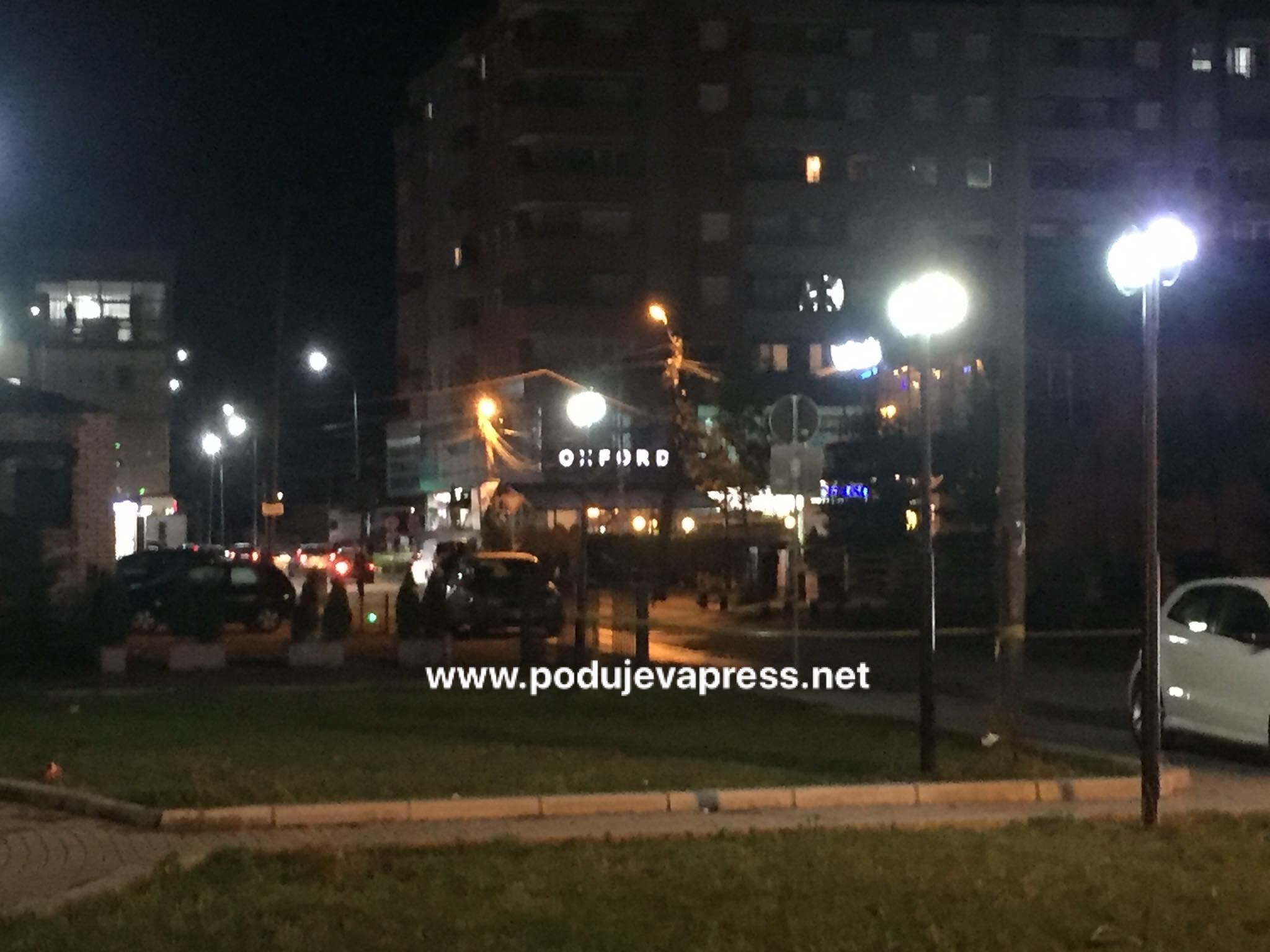  Një i plagosur rëndë para Teatrit të qytetit në Podujevë, pamje nga vendi i ngjarjes |FOTO