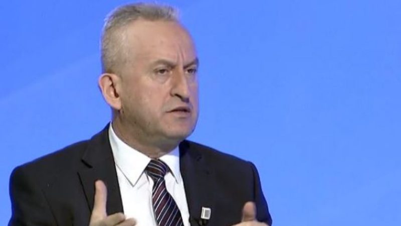  Rashit Qalaj, drejtori i aksioneve të rëndësishme të Kosovës i cili u shkarkua nga kryeminsitri Hoti