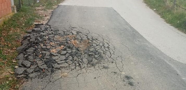  Kjo rrugë, u riparua para 10 ditësh në Podujevë
