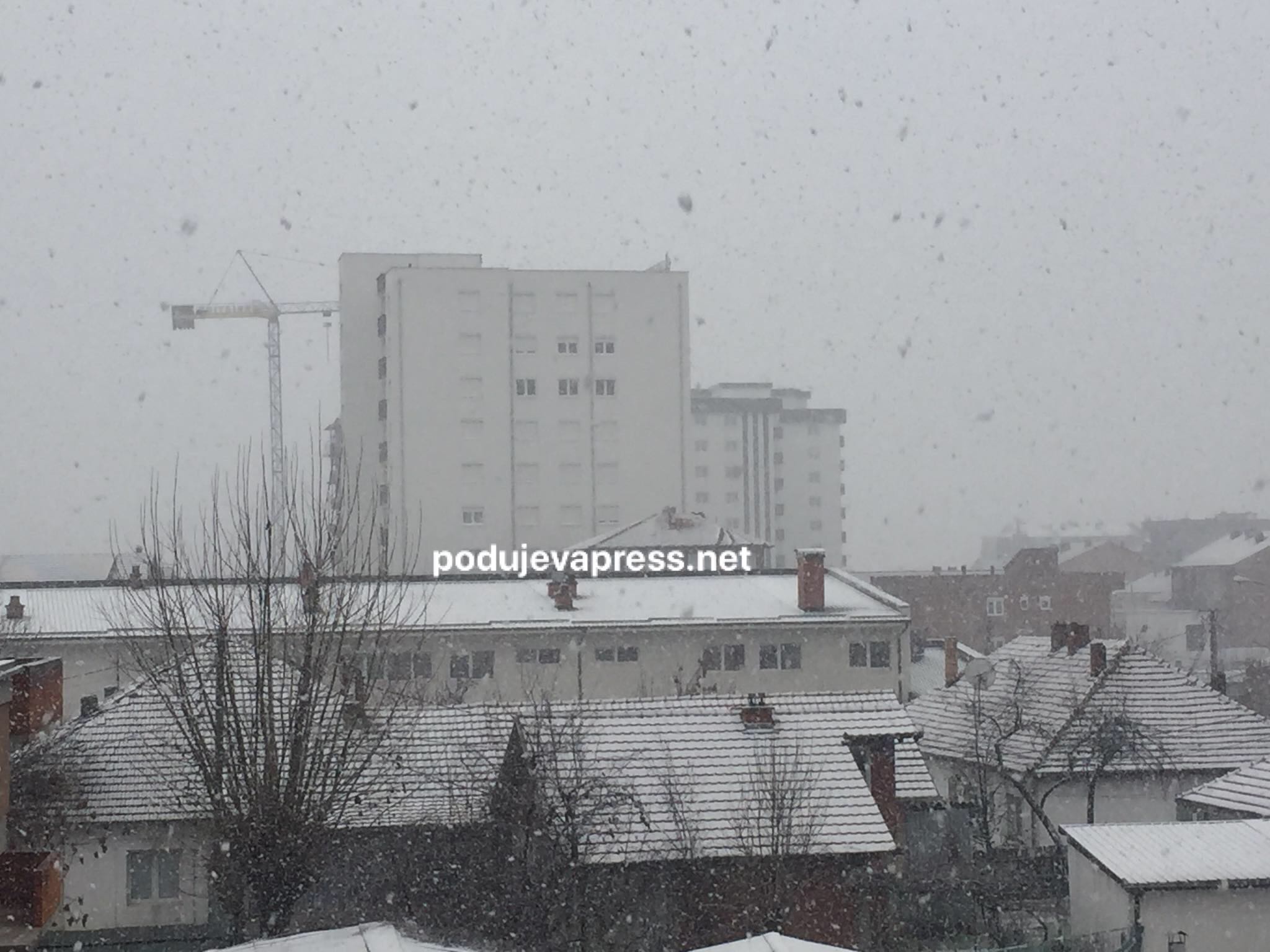  Lajm i mirë: Podujeva fillon të mbulohet nga bora | PAMJE
