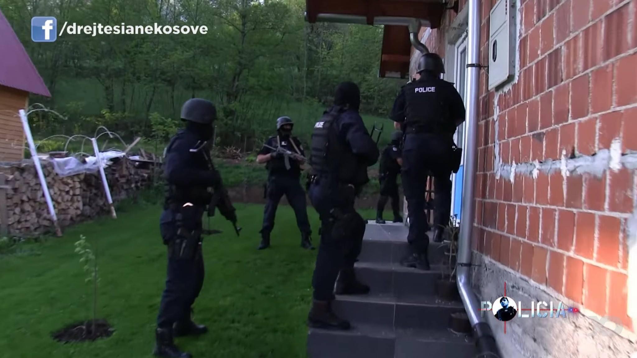 Podujevë: Bastiset një shtëpi, Policia gjen një AK 47