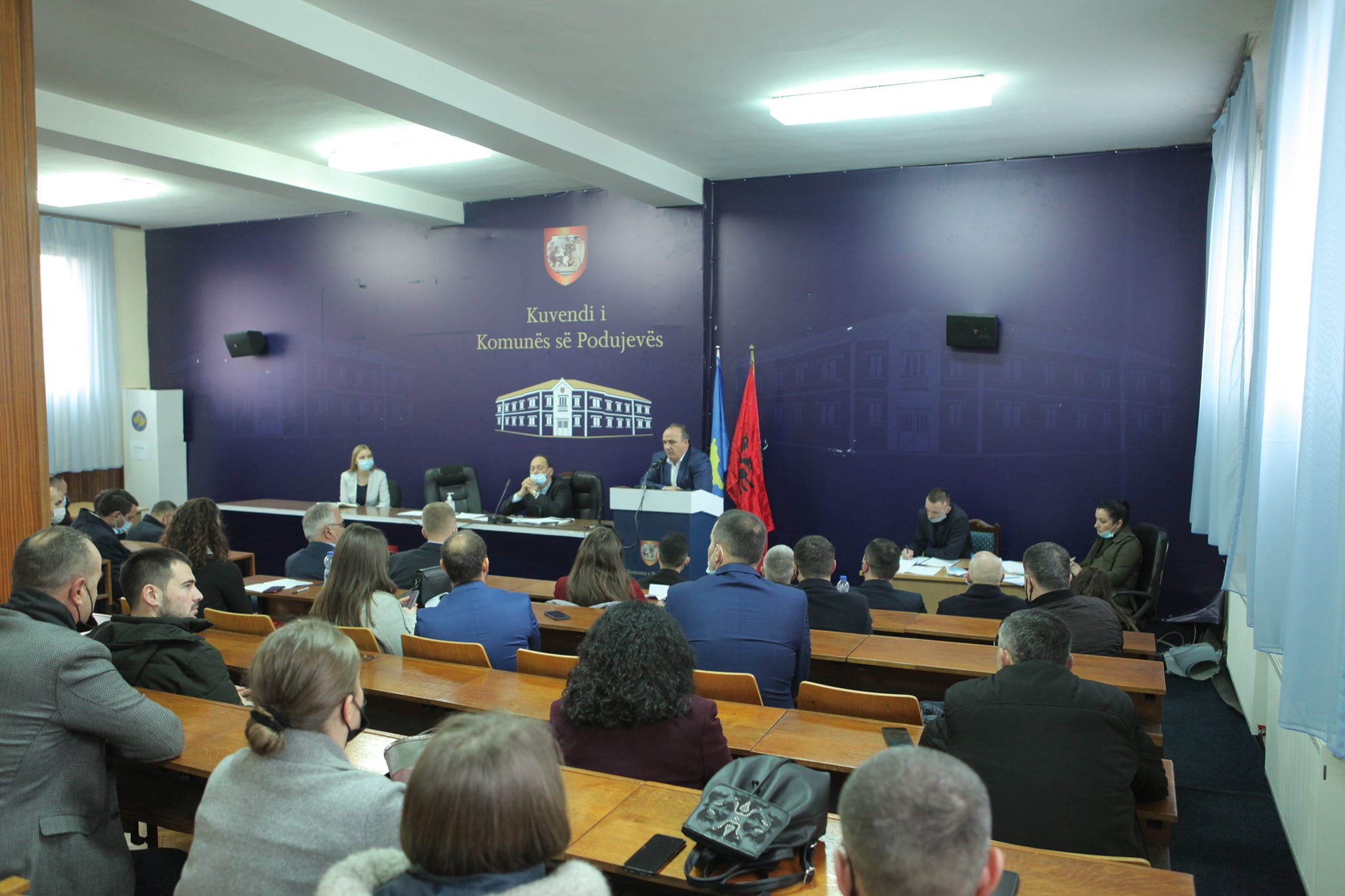  Kuvendi i Podujevës ndan 6 mijë euro për familjen e këshilltarit të arrestuar nga policia serbe