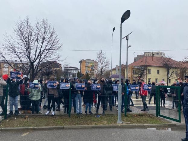 “Edhe uzurpator edhe i dhunshëm” – protestë e aktivistëve të LDK-së kundër Shpejtim Bulliqit në Podujevë
