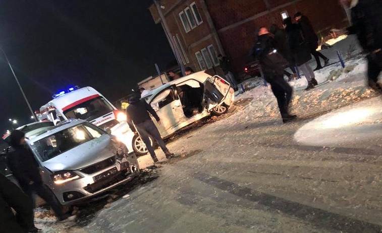  Aksident i rëndë në Podujevë, iu këputet dera e veturës – një person e merr autoambulanca