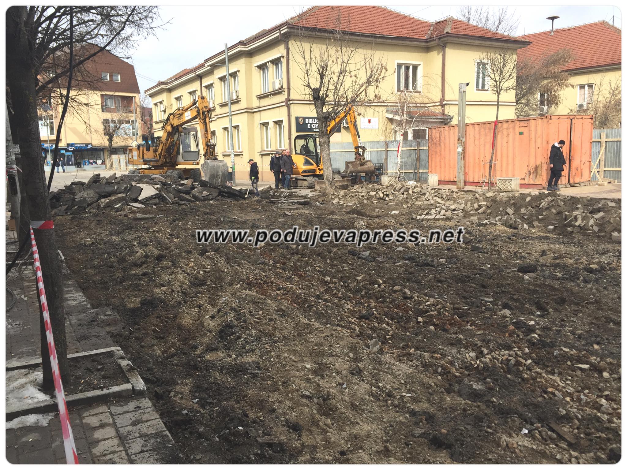  Fillon largimi i asfaltit nga një segment i rrugës “Zahir Pajaziti” në Podujevë |PAMJE