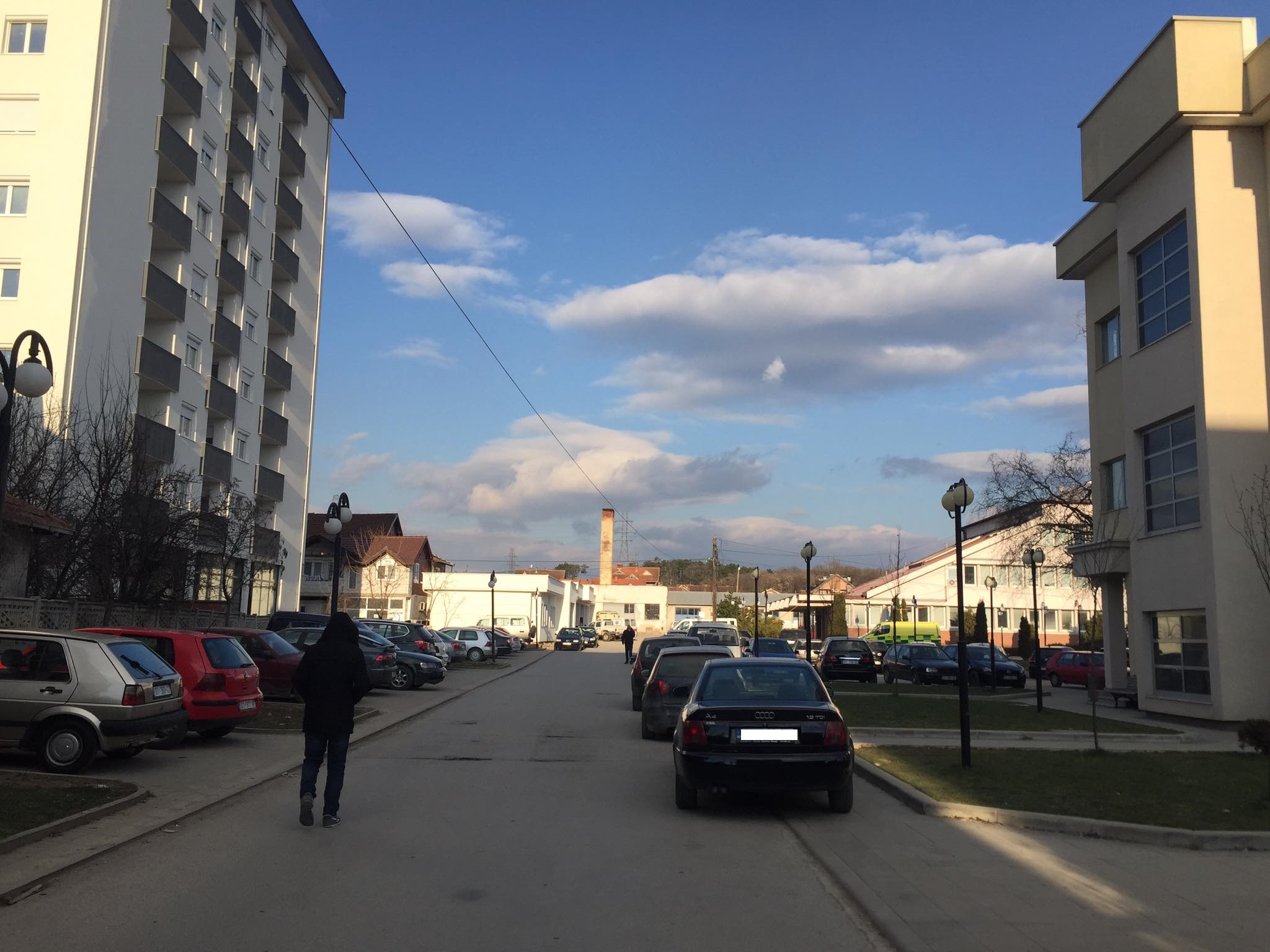  Oborri i QKMF-së në Podujevë “shëndërrohet” në parking të veturave |PAMJE