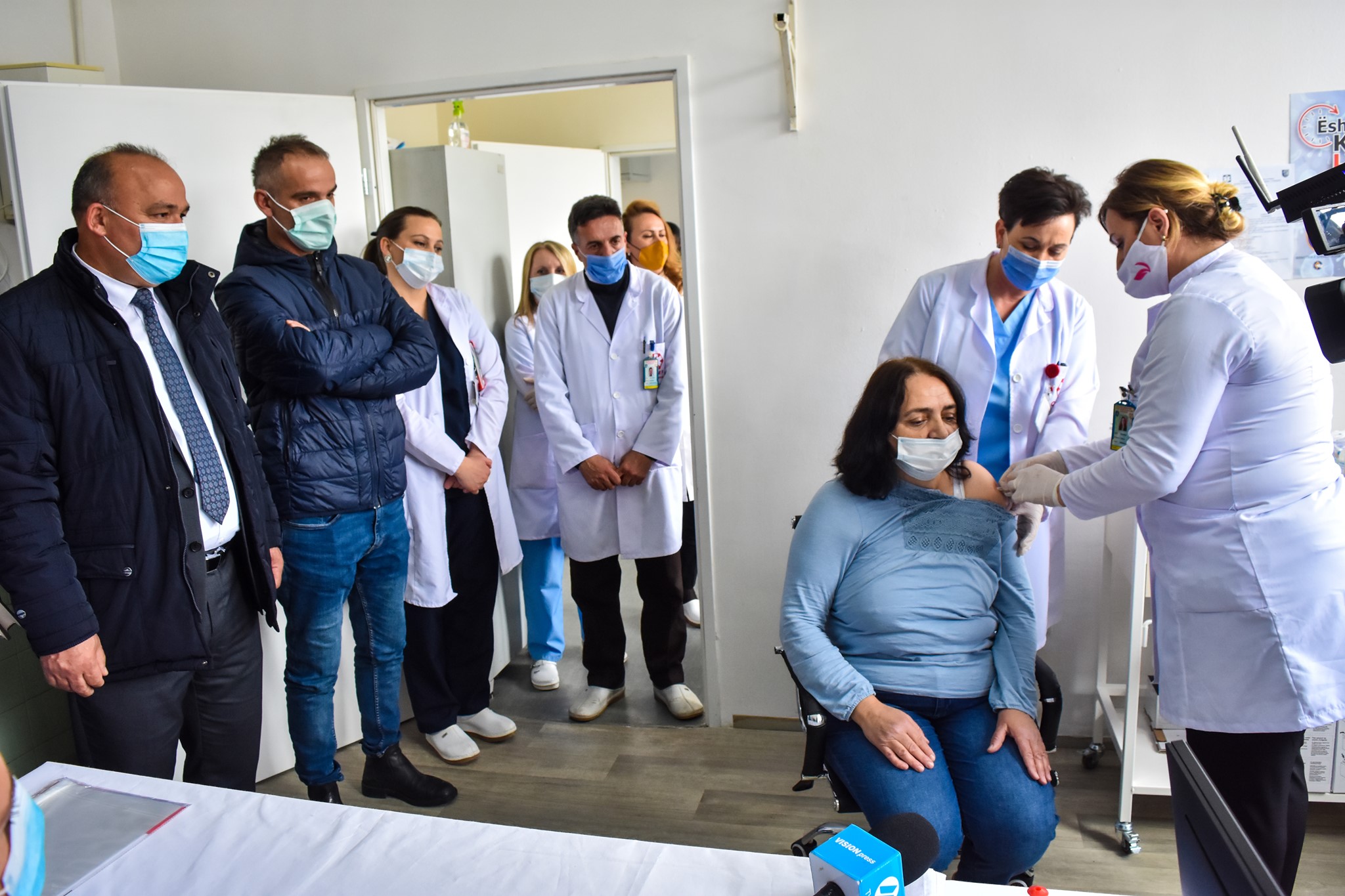  Komuna e Podujevës: Javën e ardhshme fillon vaksinimi masiv, qendër e vaksinimit është caktuar salla e sporteve e shkollës “Xheladin Rekaliu”.