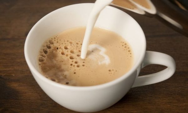  Si të kuptoni se po e teproni me pirjen e kafesë, çfarë duhet të konsumoni për t’a zëvendësuar