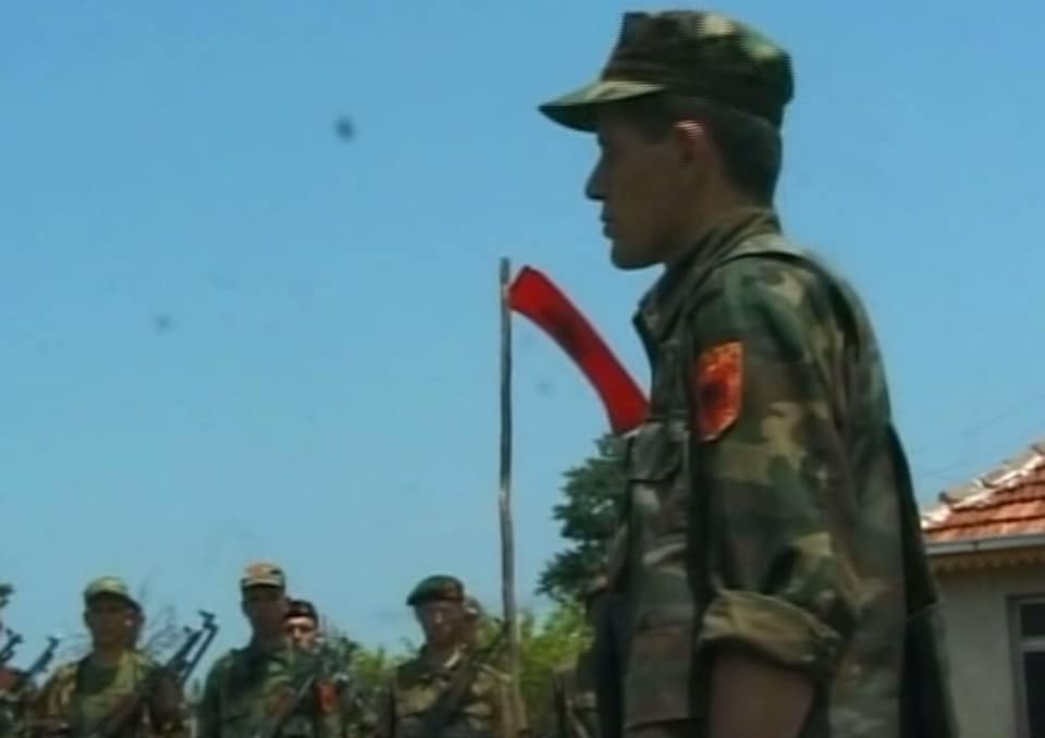 Komandant Remi publikon pamje nga momenti para hyrjes së UÇK-së në Prishtinë