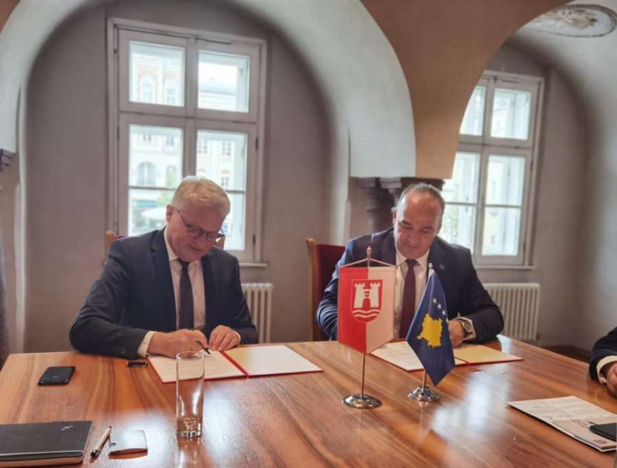  Nënshkruhet marrëveshja për binjakëzimin e Podujevës me Linzin e Austrisë