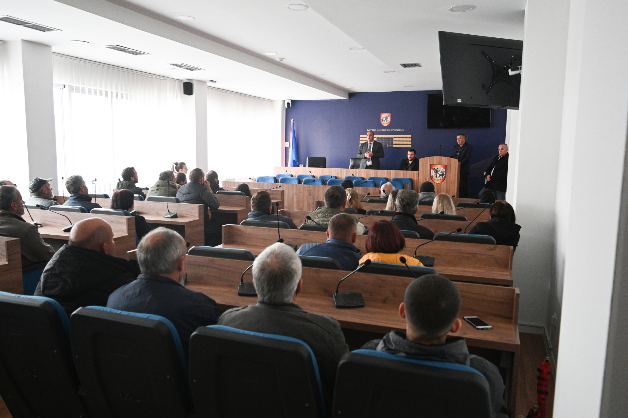  Komuna e Podujevës shpërndau kontratat për përfituesit e puseve të ujit