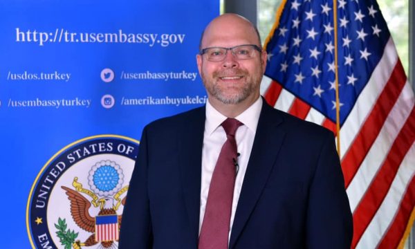  Kush është Ambasadori i ri i ShBA’së në Kosovë?