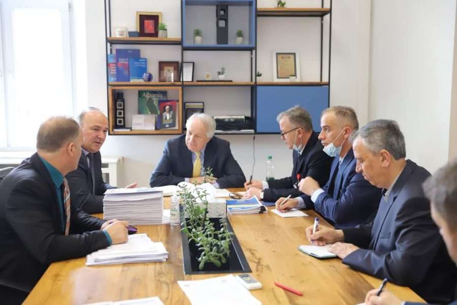  Kryetari i Podujevës kërkon nga MSH-ja lehtësira në rekrutimin e stafit mjekësor