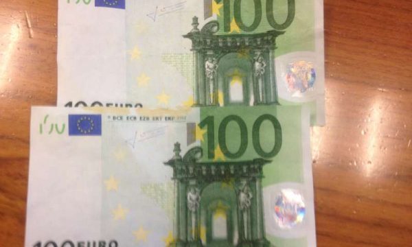 Keni kujdes, kartëmonedhat 100 euro false në qarkullim në Podujevë, ja çfarë raporton Policia