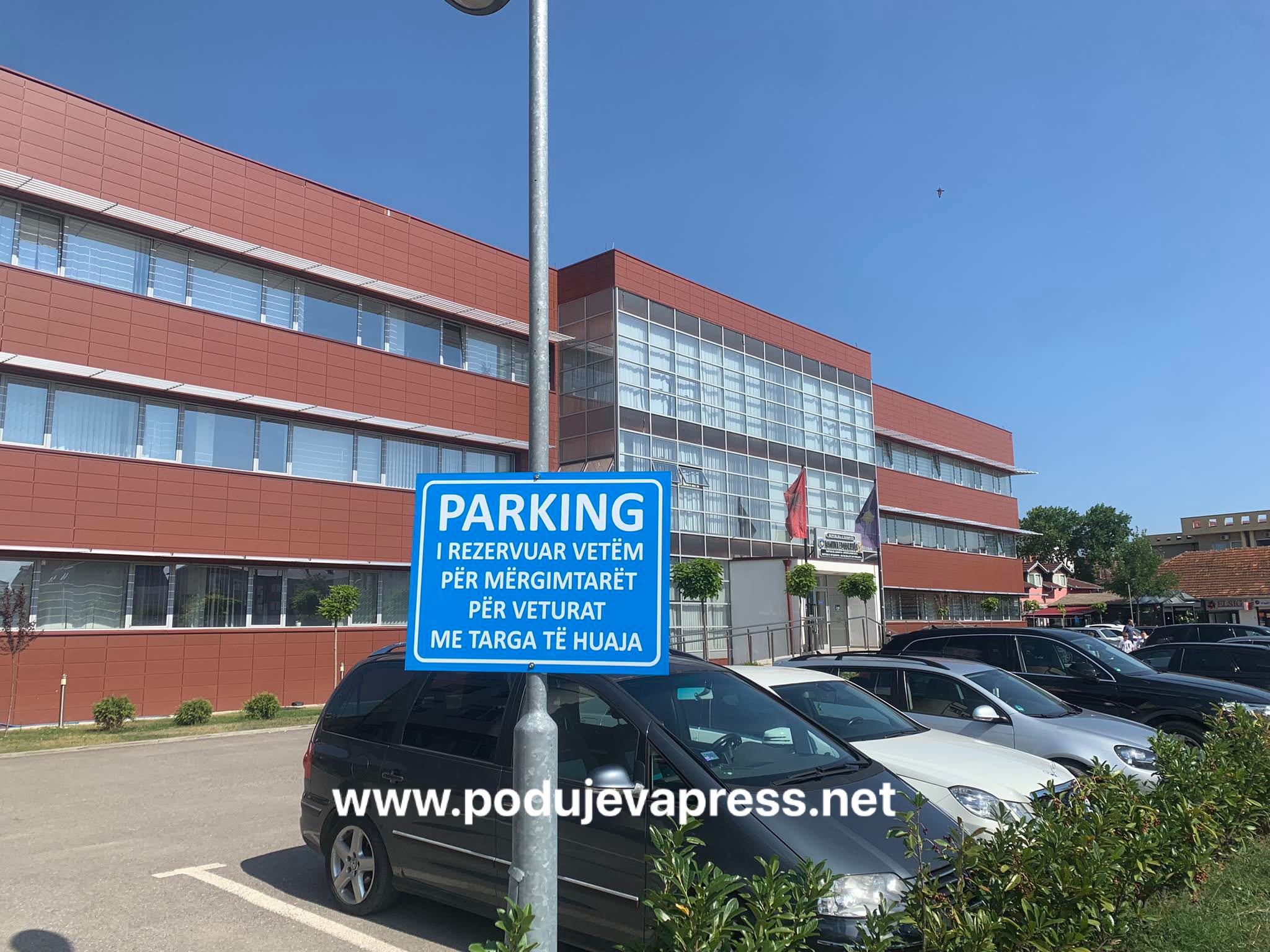  Vendimi i Komunës së Podujevës – lëshimet juridike për parkingun pa pagesë
