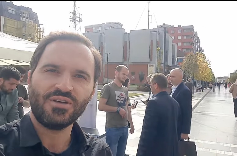  Frashër Krasniqi akuzon Shpejtim Bulliqin: Me polici po na largon nga sheshi në Podujevë