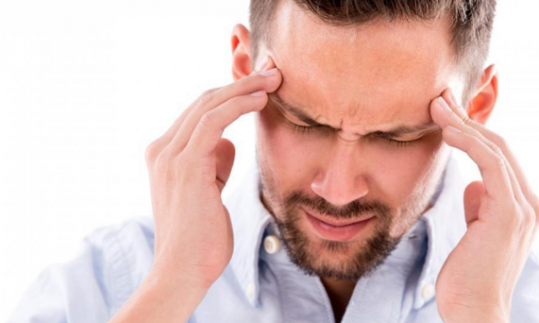  Tre mënyra të thjeshta për të larguar dhimbjen e kokës më shpejt