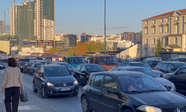  ‘Eksperimenti’ i Përparim Ramës paralizon qytetin me mëngjes, kaos total në rrugët e Prishtinës