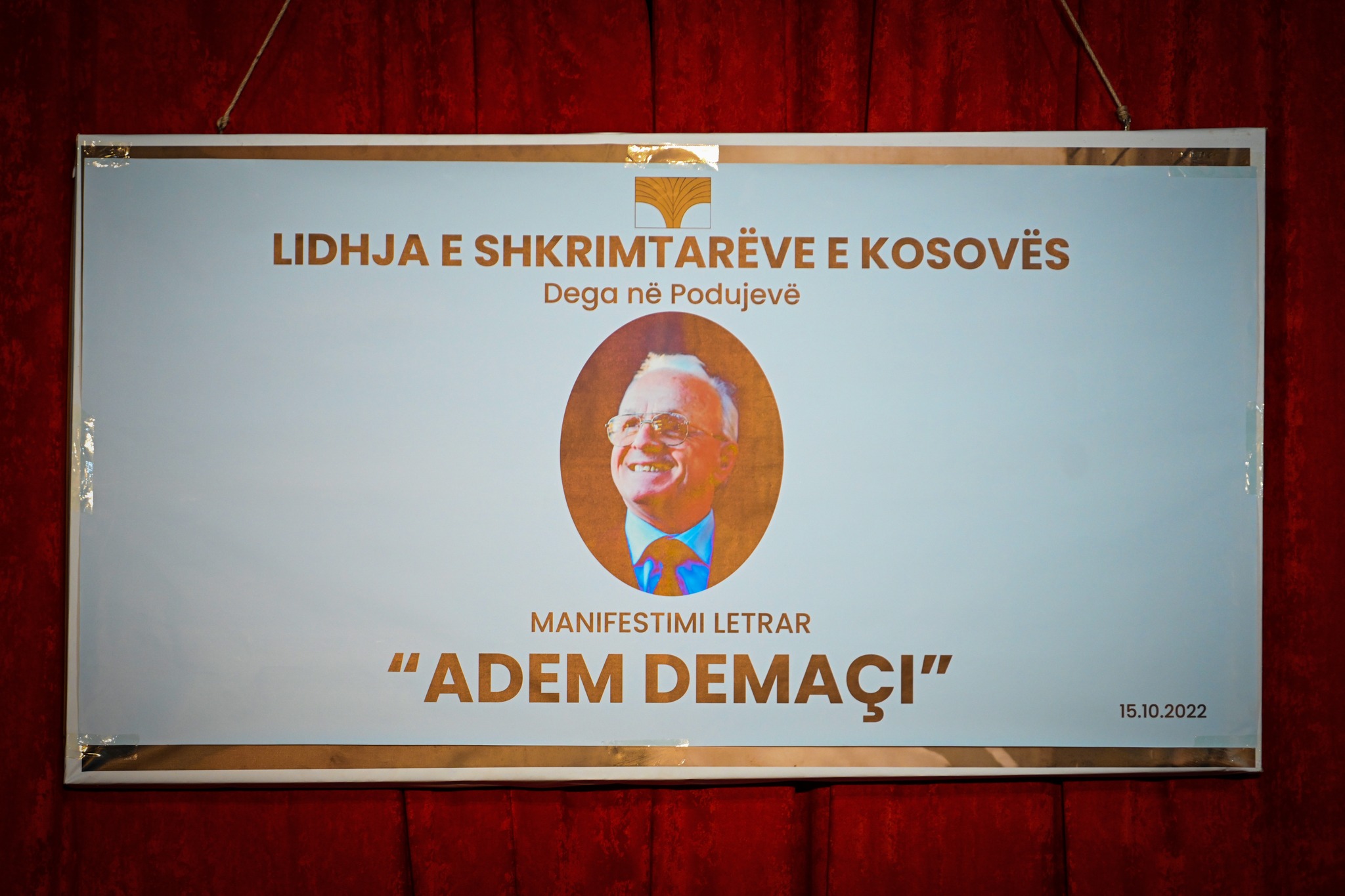  Podujevë: Mbahet manifestimin letrar për nder të ikonës dhe veprimtarit të madh kombëtar, Adem Demaçi.