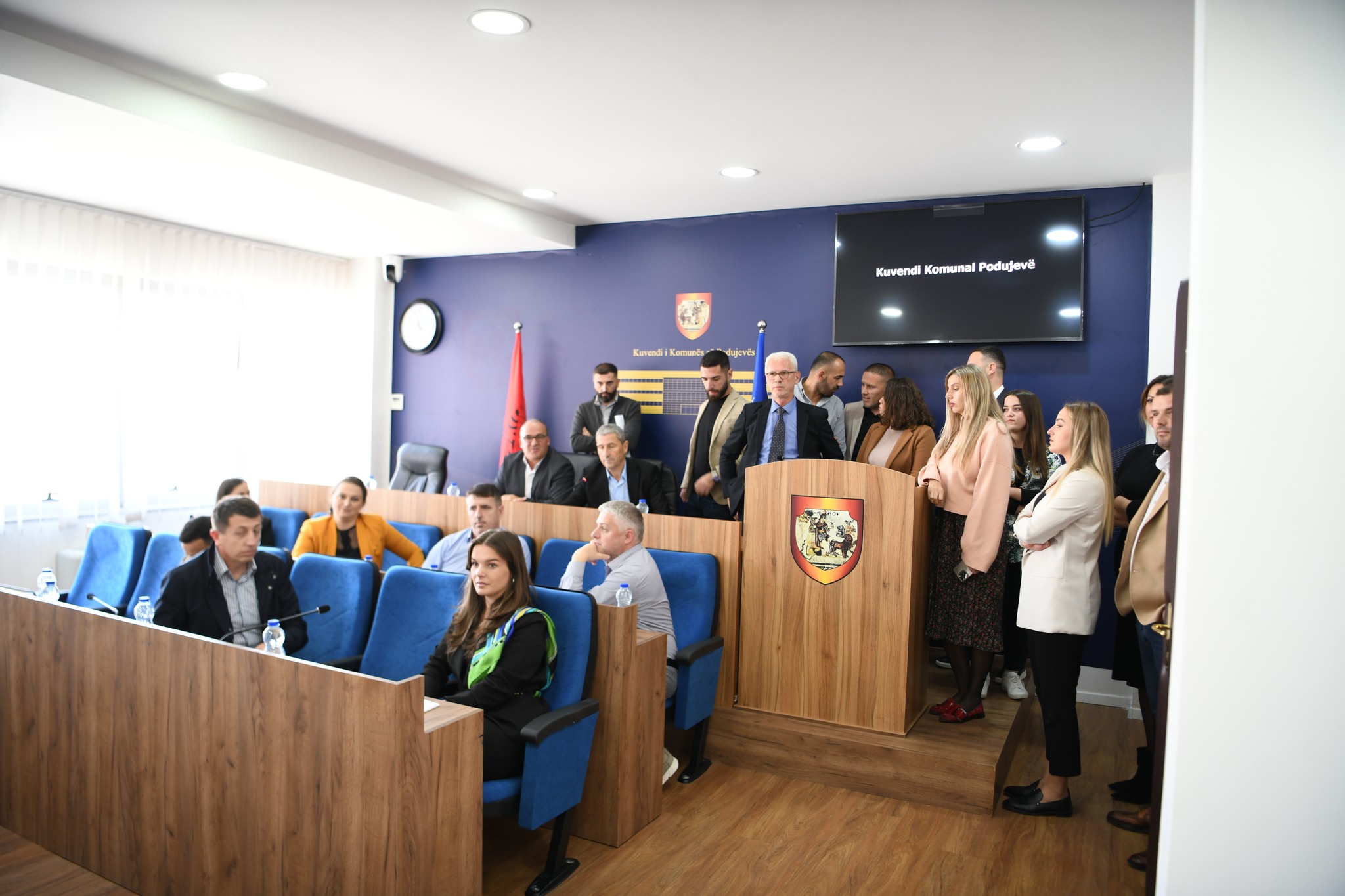  Vazhdon “lluga” në komunën e Podujevës, shtyhet seanca e Kuvendit Komunal për të hënën |PAMJE
