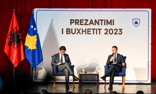  Nuk erdhi Albin Kurti por i dërgoi Muratin e Pecin të prezantojnë buxhetin për vitin 2023 në Podujevë