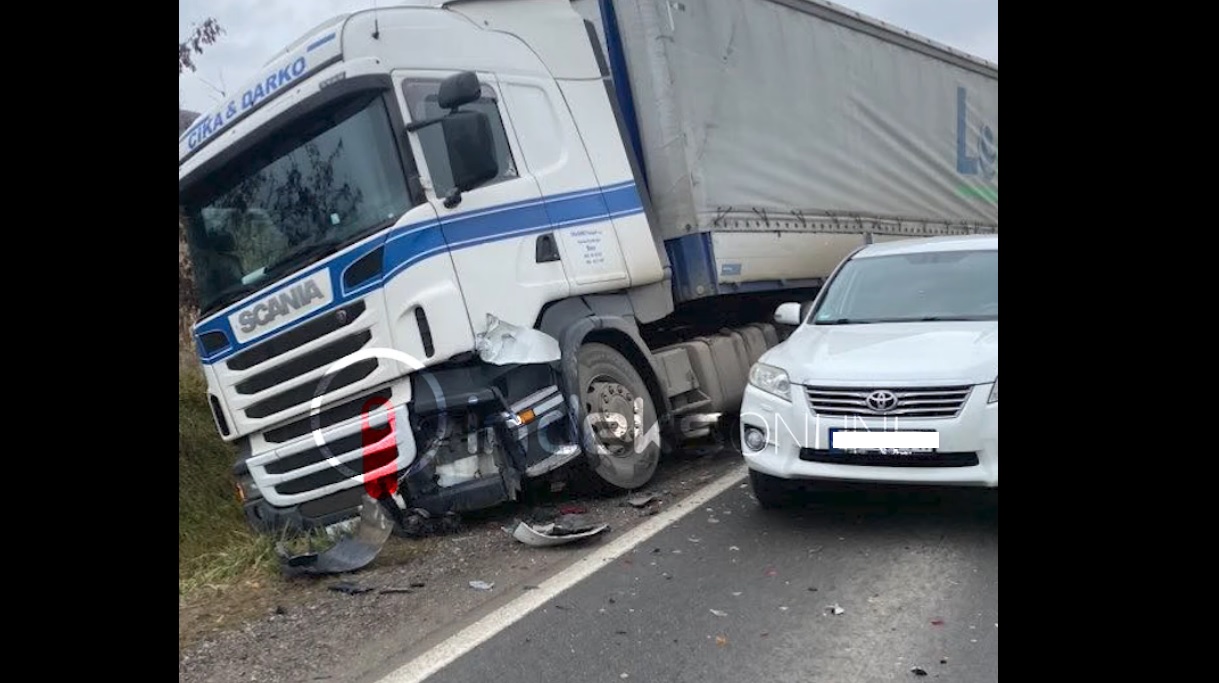  Aksident mes kamionit dhe veturës në rrugën Prishtinë-Podujevë, një i lënduar