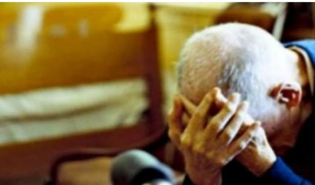  E rëndë: Nipi sulmon gjyshin 71-vjeçar pasi s’i dha para për birra, e kap për fyti