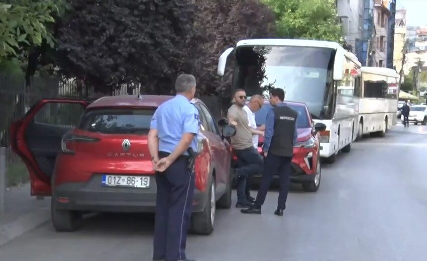  Policia dhe Inspektorati ndalon kthimin e autobusëve për Podujevë nga Xhamia e Llapit