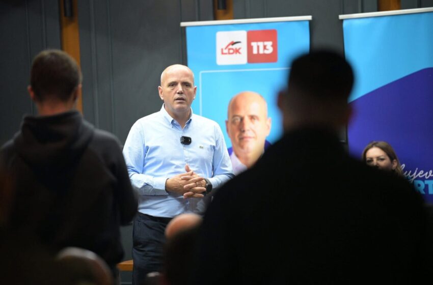  Ekrem Hyseni reagon pas mungesës së Bulliqit në debat: “Paniku nga humbja e pushtetit po e shtynë nga skandali në skandal”