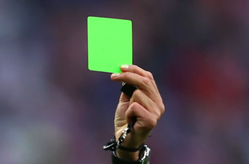  Për herë të parë në histori: Futbolli prezanton kartonin jeshil